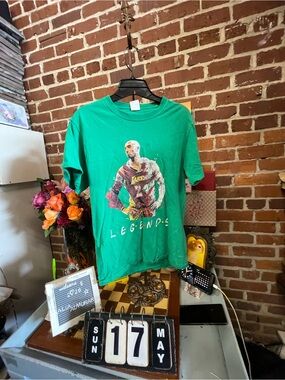 Kobe Bryant and the word "LEGENDS